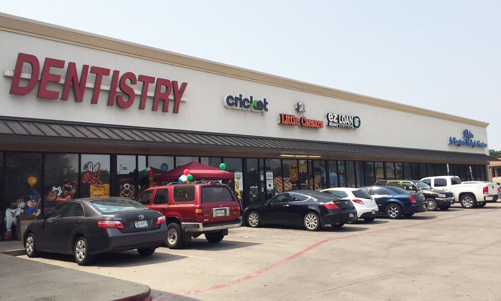 More Photos Of 1250 E Pioneer Pky, Arlington Unknown For Lease