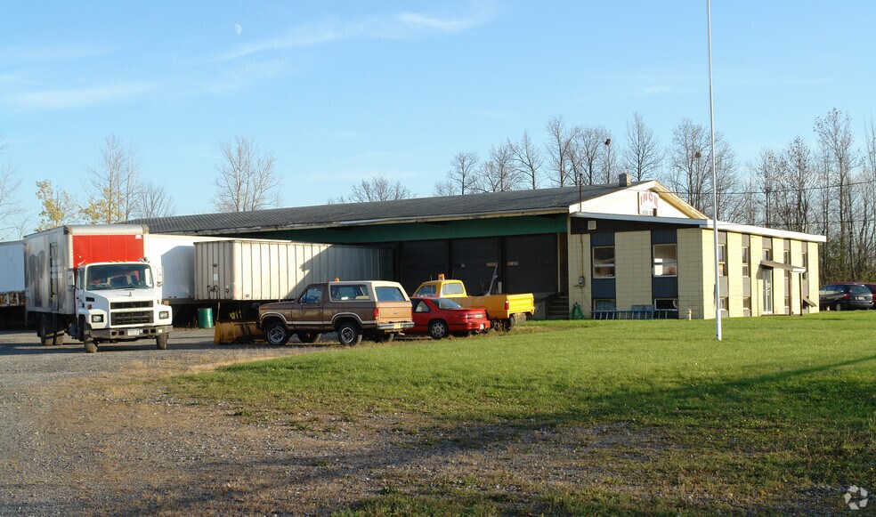 More Photos Of 7202 Northern Blvd, East Syracuse Truck Terminal For Lease