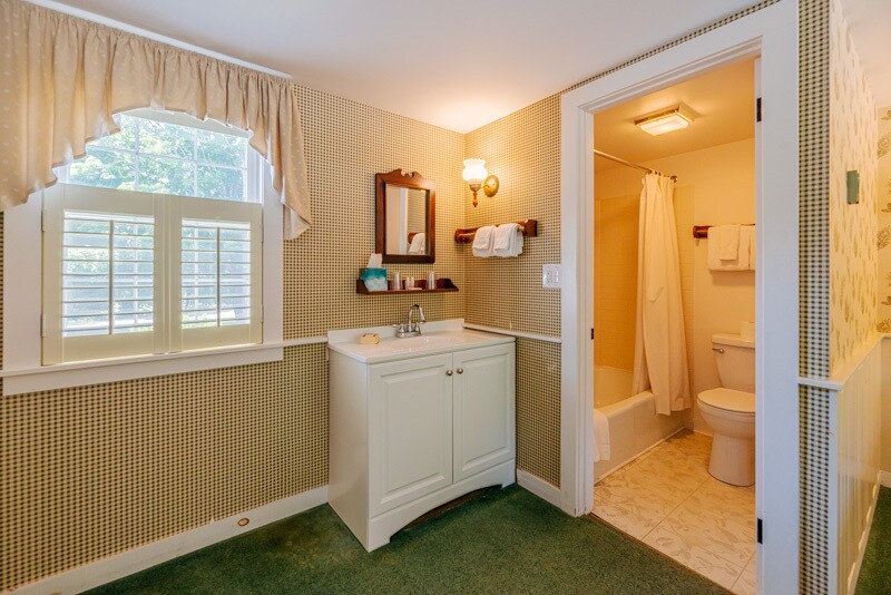 More Photos Of 132 Landgrove Rd, Landgrove Hotel For Sale