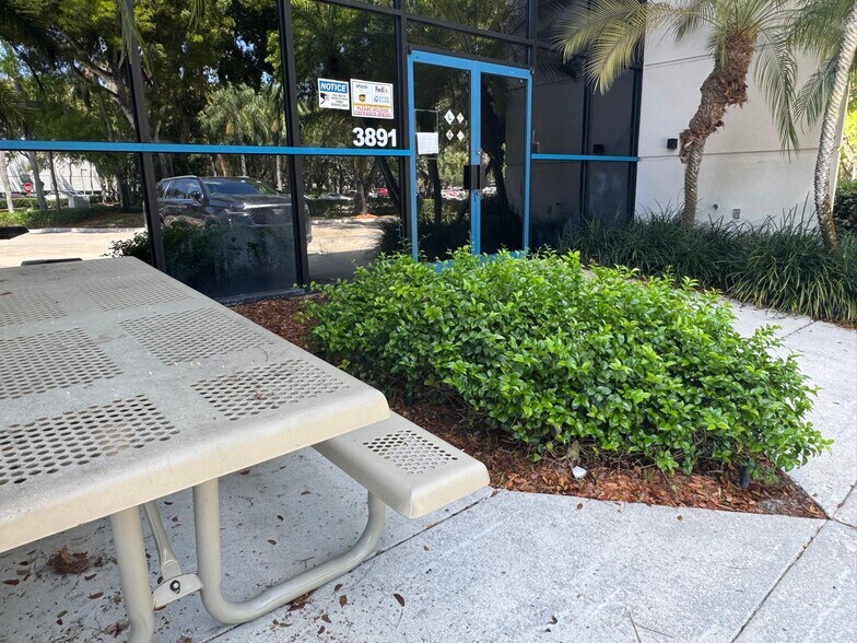 More Photos Of 3801-3891 Commerce Pky, Miramar Light Manufacturing For Lease