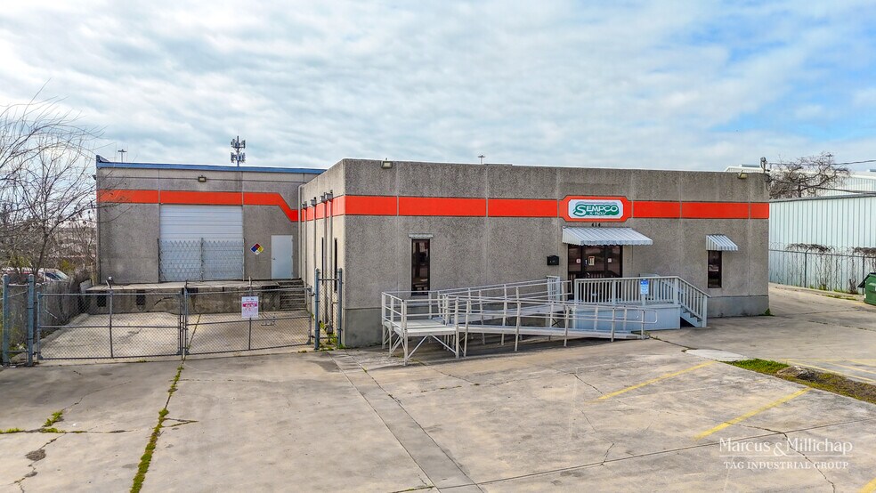 More Photos Of 414 Culebra Rd, San Antonio Light Manufacturing For Sale