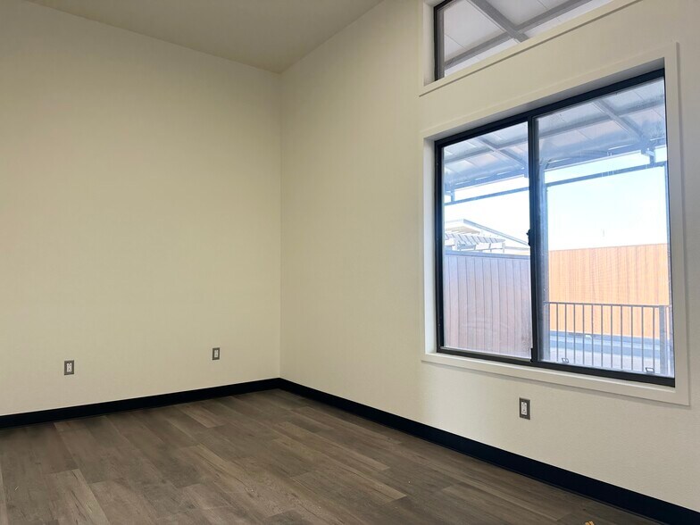 More Photos Of 451 S Brand Blvd, San Fernando Medical For Lease