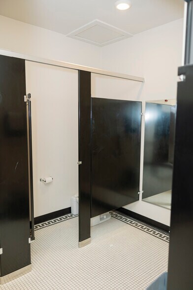 More Photos Of 119 Ridley Ave, Lagrange Office For Sale