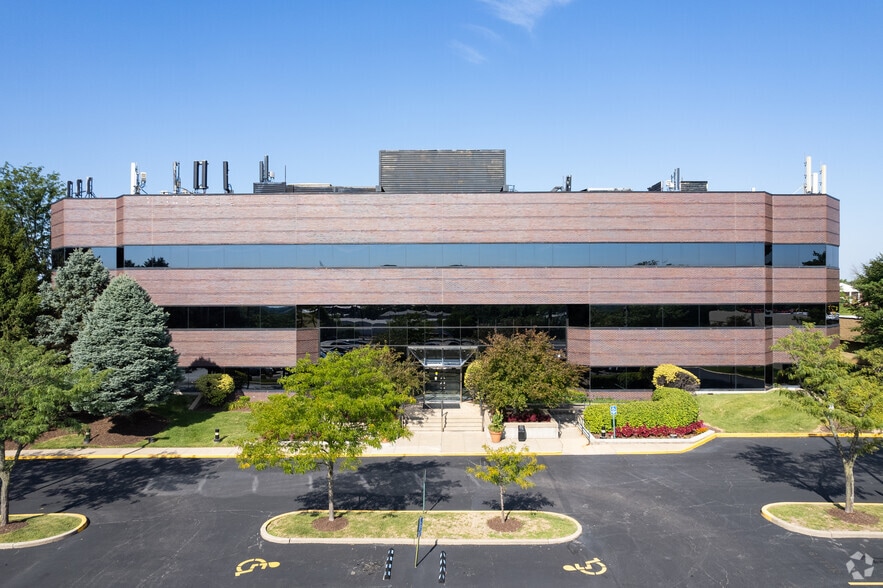 More Photos Of 2458 Old Dorsett Rd, Maryland Heights Office For Lease