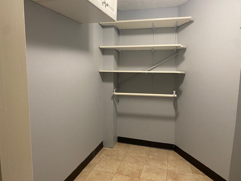 More Photos Of 7648 Broadview Dr, Houston Apartments For Sale