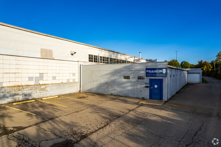 Primary Photo Of 225 Hubbard Rd, Youngstown Warehouse For Lease