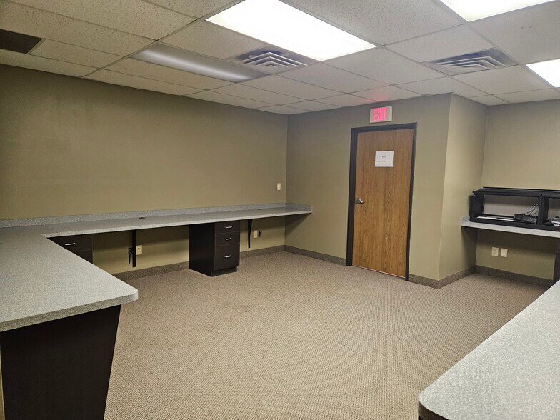 More Photos Of 4700 Mcleod Dr E, Saginaw Medical For Lease