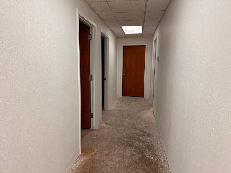 More Photos Of 1011 E 7th St, Odessa Office For Lease