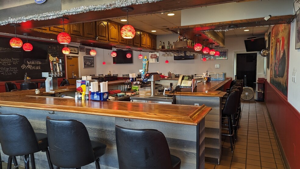 More Photos Of 192 E Main St, Lexington Restaurant For Sale