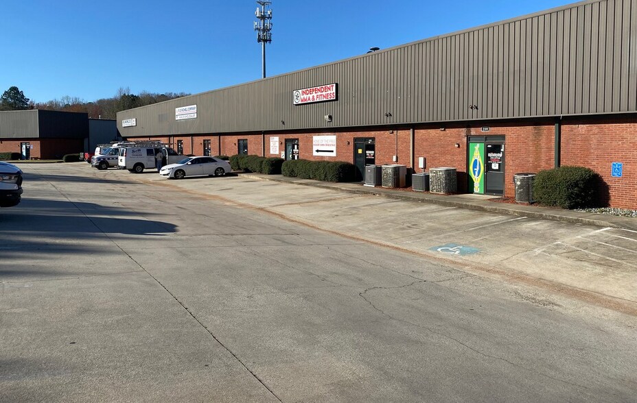 Primary Photo Of 205-211 Mcdonough Pky, McDonough Unknown For Lease