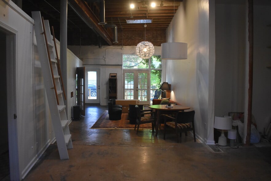 More Photos Of 275 SW Peters St, Atlanta Storefront For Sale