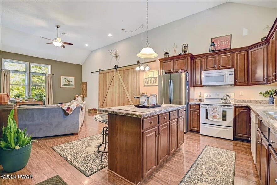 More Photos Of 186 Ledgedale Rd, Lake Ariel Apartments For Sale