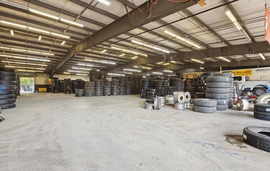 More Photos Of 1551 S Wilcox Dr, Kingsport Distribution For Lease