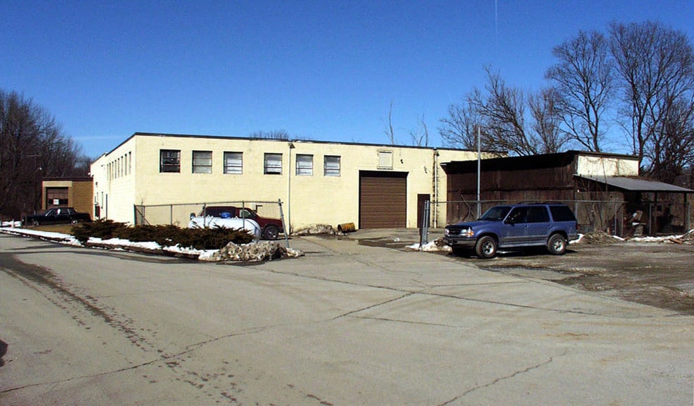 More Photos Of 12 Cork Hill Rd, Franklin Warehouse For Lease