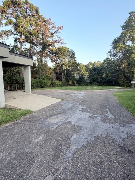More Photos Of 1105 W Tharpe St, Tallahassee Freestanding For Lease