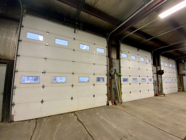 More Photos Of 3400 W Kiehnau Ave, Milwaukee Light Distribution For Lease
