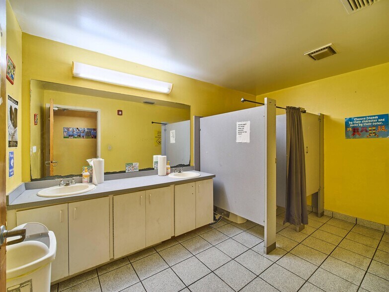More Photos Of 464 N 9th St, Fort Pierce General Retail For Sale