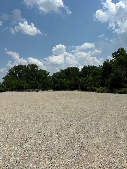 More Photos Of 729 Water Street, Hartford City Land For Lease