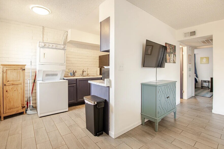 More Photos Of 7031 N 80th Ave, Glendale Apartments For Sale