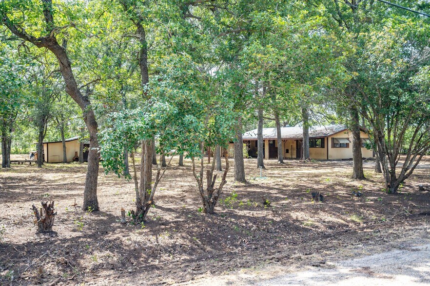 More Photos Of 22 Chaparral Dr, Fredericksburg Storefront Retail Office For Sale