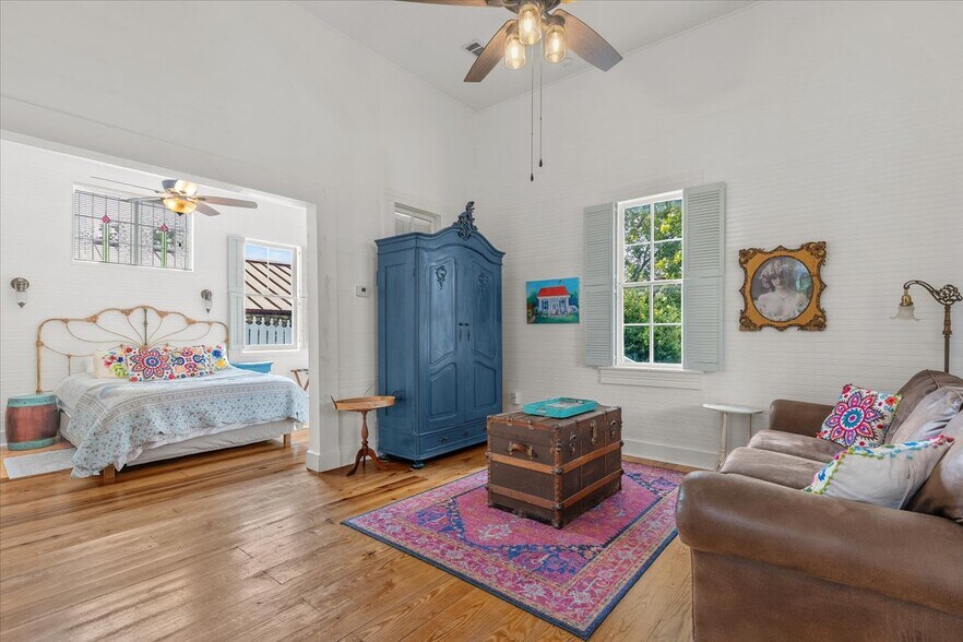 More Photos Of 702 E Main St, Round Rock Office Residential For Sale
