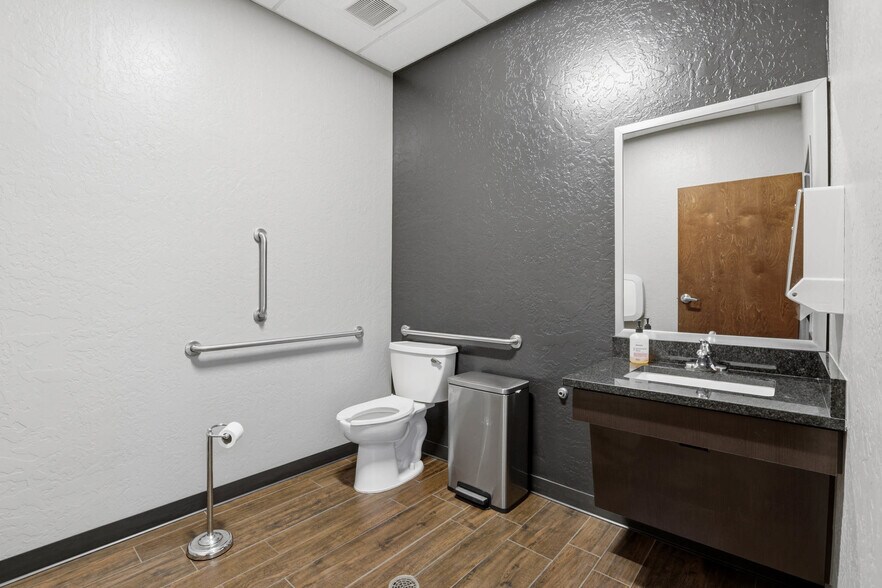 More Photos Of 2804 SW 134th St, Oklahoma City Medical For Sale