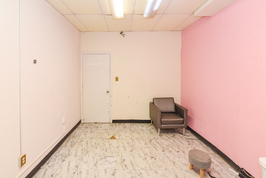 More Photos Of 5900 York Rd, Baltimore Storefront Retail Office For Sale