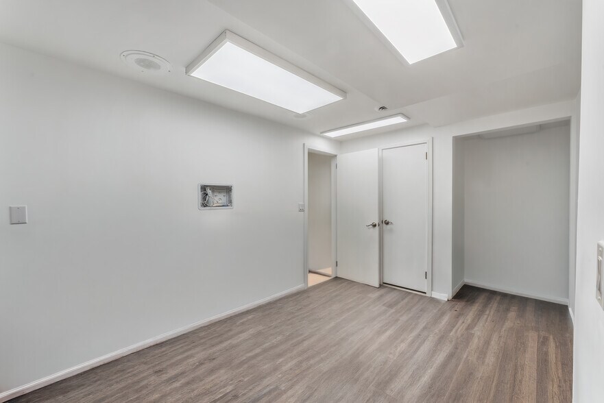 More Photos Of 22 Glenwood Ave, Jersey City Office Residential For Lease