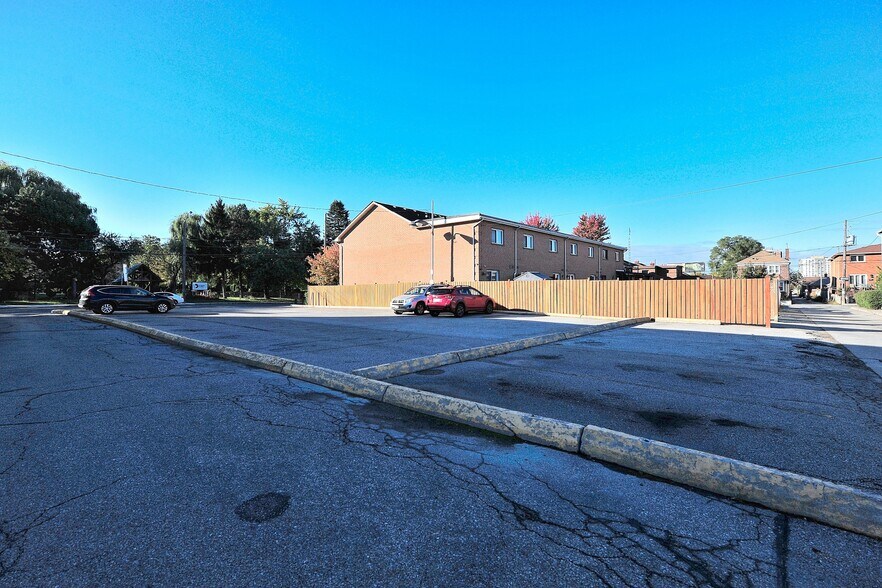 More Photos Of 2120 Eglinton Ave W, Toronto Office For Lease