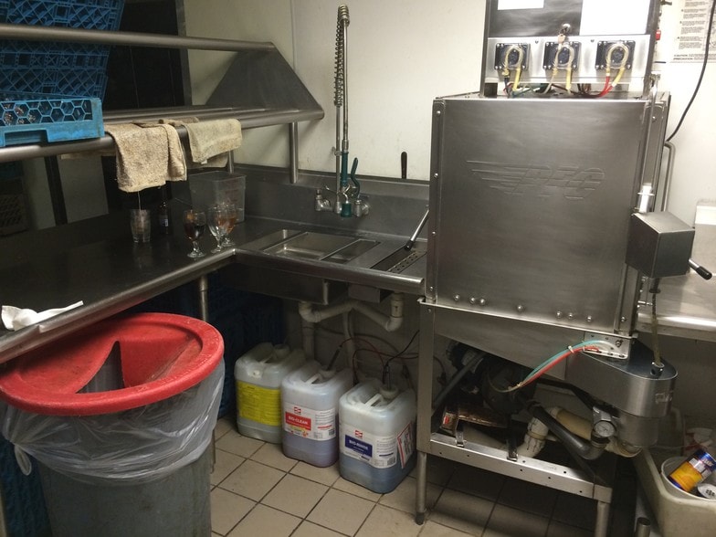 More Photos Of 128-130 N Ashley St, Valdosta General Retail For Sale