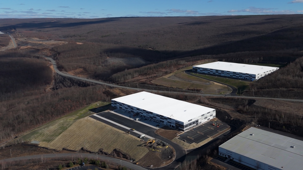 More Photos Of Alberigi Dr, Jessup Distribution For Lease