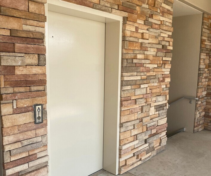 More Photos Of 12340 Jones Rd, Houston Unknown For Lease