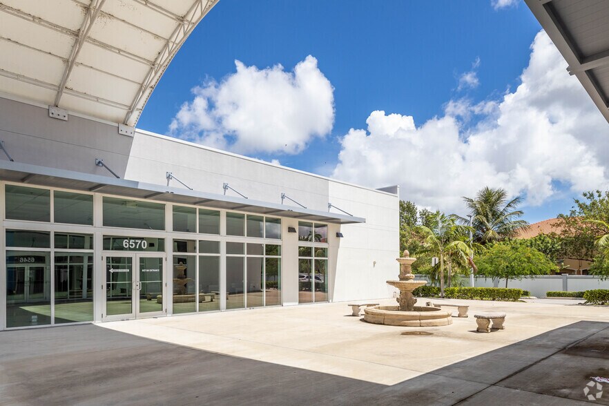 More Photos Of 6510-6596 N University Dr, Tamarac Storefront Retail Office For Lease