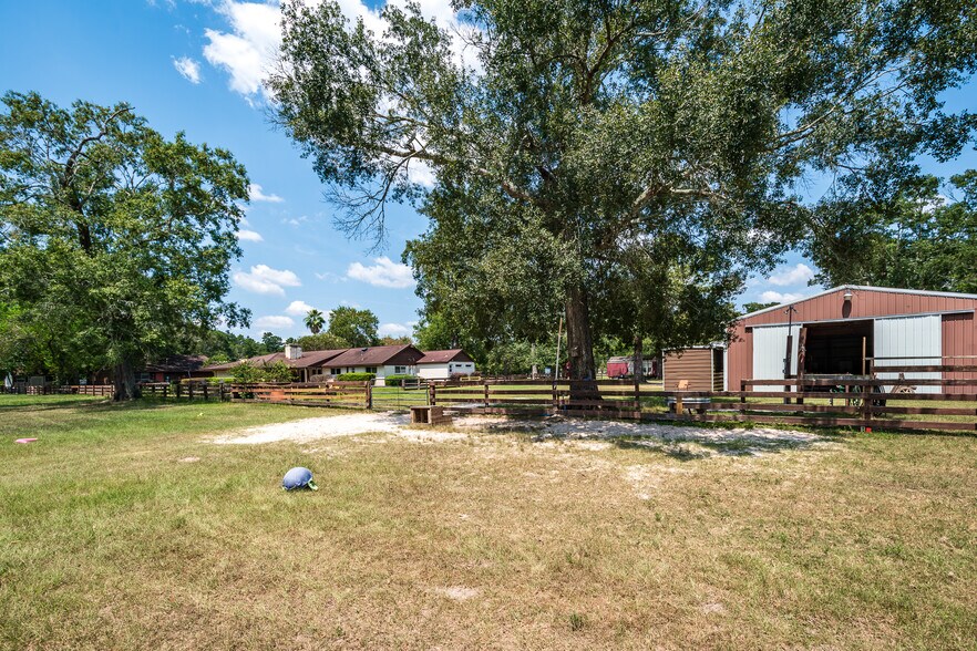 More Photos Of 16410 FM 1485 Rd, Conroe Veterinarian Kennel For Sale