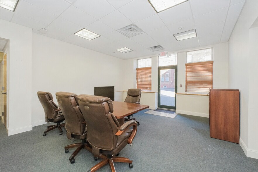 More Photos Of 6 Drummond Pl, Red Bank Office For Lease
