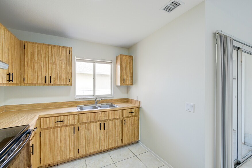 More Photos Of 937 SE 23rd Pl, Cape Coral Apartments For Sale