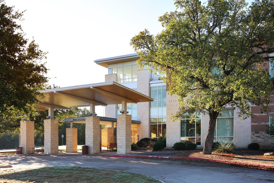 More Photos Of 1905 Doctors Hospital Dr, Bridgeport Healthcare For Sale