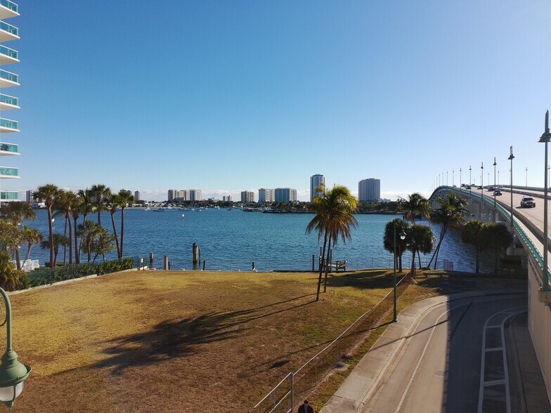 More Photos Of 386 W Blue Heron Blvd, West Palm Beach Restaurant For Lease