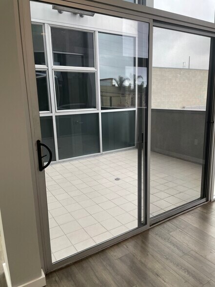 More Photos Of 2332 Cotner Ave, Los Angeles Loft Creative Space For Lease