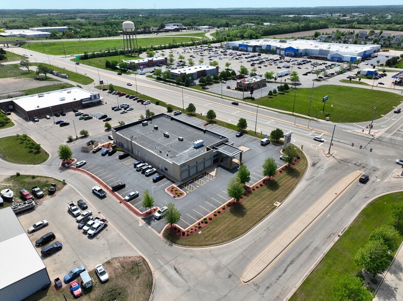 More Photos Of 4670 E Rockton Rd, Roscoe Freestanding For Lease