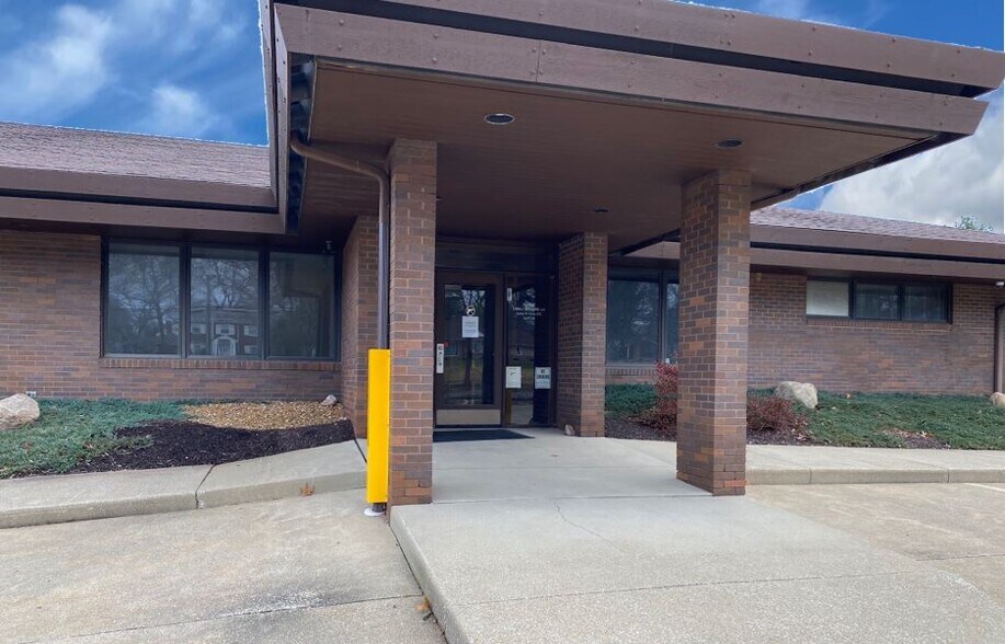 Primary Photo Of 2520 Wales Ave NW, Massillon Medical For Sale