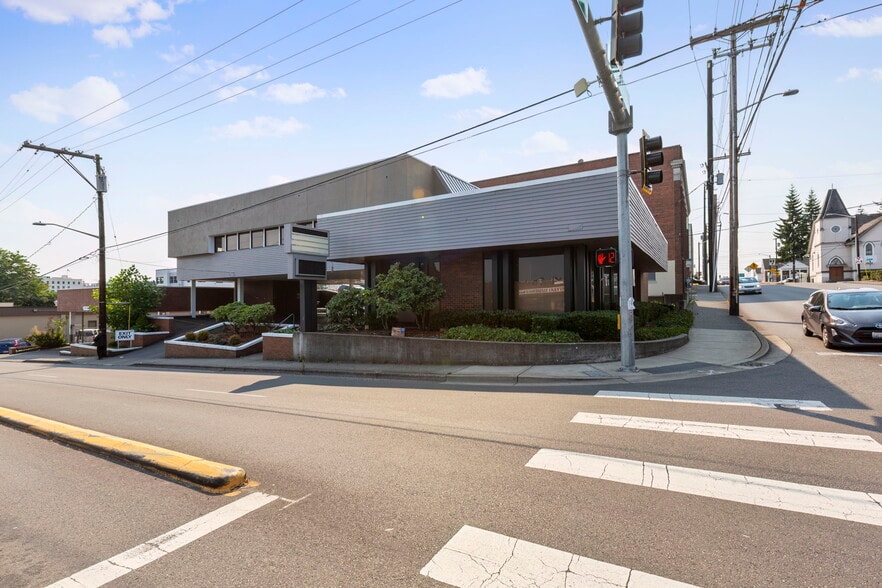 Primary Photo Of 873-875 6th St, Bremerton Bank For Lease