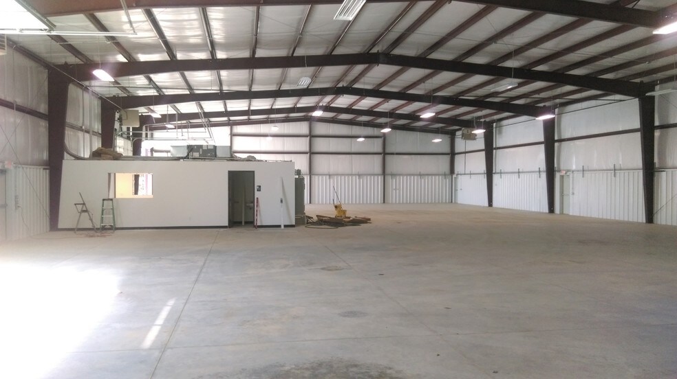 More Photos Of 5627-5629 S 107th East Ave, Tulsa Warehouse For Lease