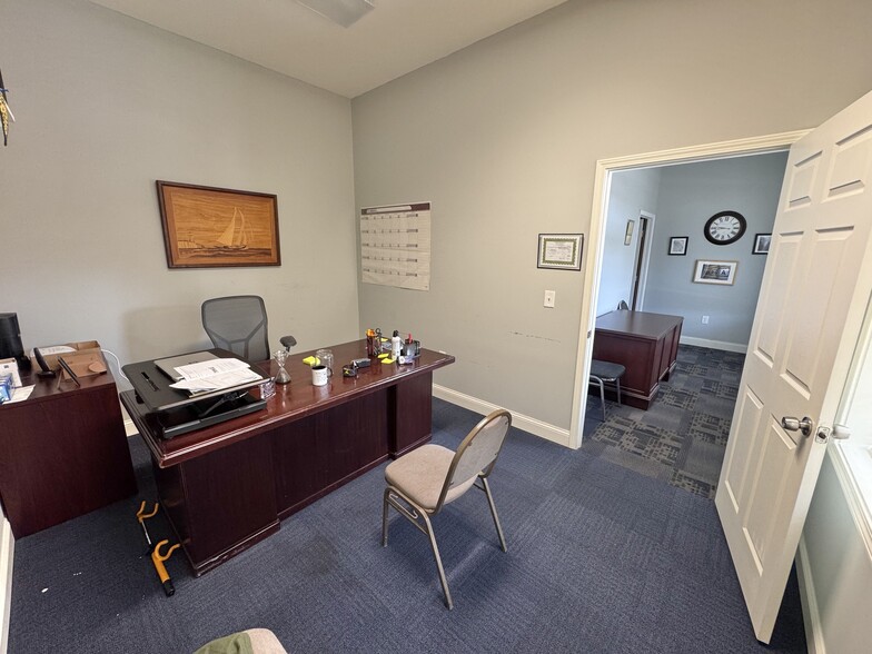 More Photos Of 4209 Oakwood Rd, Oakwood Office For Lease