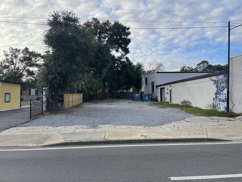 More Photos Of 1417 W Cervantes St, Pensacola Showroom For Lease