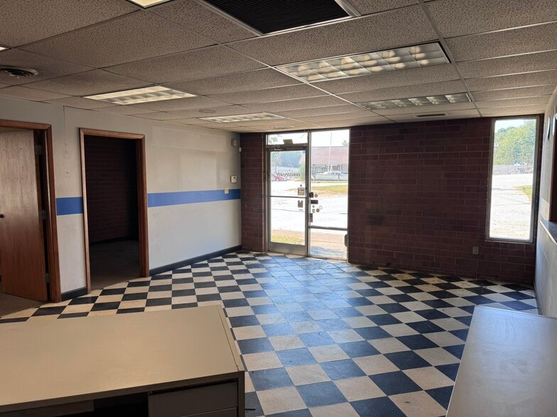 More Photos Of 293 Edwardia Dr, Greensboro Warehouse For Sale