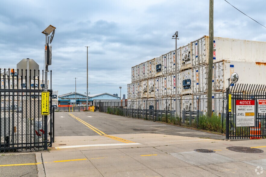 More Photos Of 70 Hamilton Ave, Brooklyn Warehouse For Lease