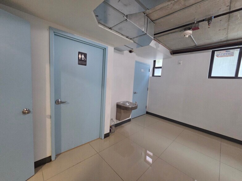 More Photos Of 14712 Roosevelt Ave, Flushing Apartments For Lease