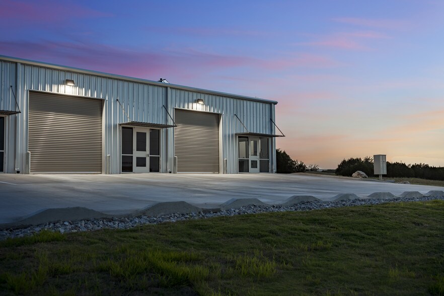 More Photos Of 121 CR 423, Spicewood Unknown For Lease