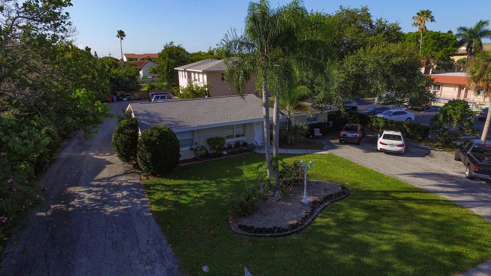 More Photos Of 1630 Redwood St, Sarasota Apartments For Sale